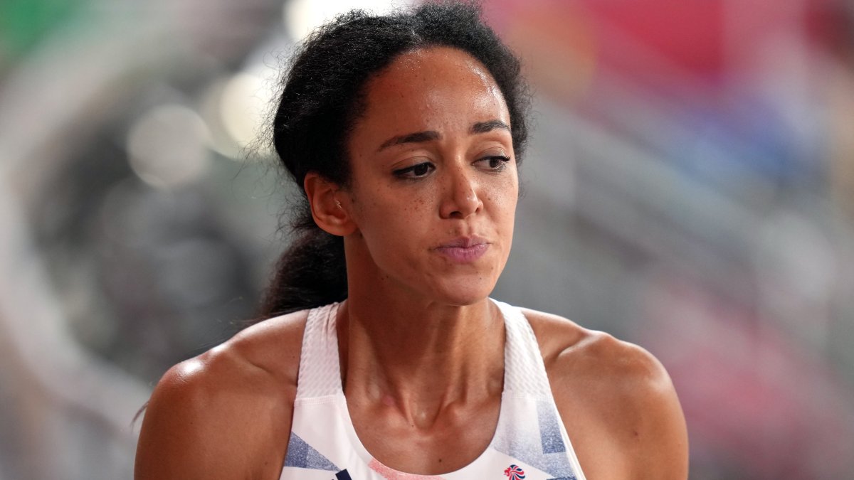 Katarina JohnsonThompson Refuses to be Helped Off Track After Injury