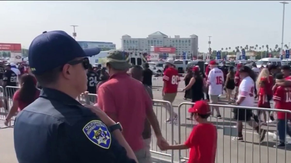 49ers, Raiders Fans Attend Preseason Finale Matchup at Levi's Stadium - Vimarsana News