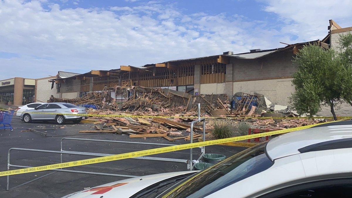 Las Vegas Grocery Storefront Collapses Into Rubble - Vimarsana News