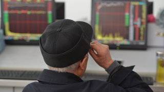 An investor watches a computer screen displaying the Shanghai Composite Index at a stock exchange hall on October 9, 2020 in Fuyang, Anhui Province of China.