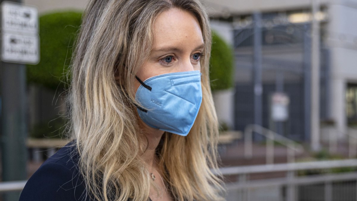 Former Employee Says Theranos Cherry-Picked Results From Faulty Machines - Vimarsana News