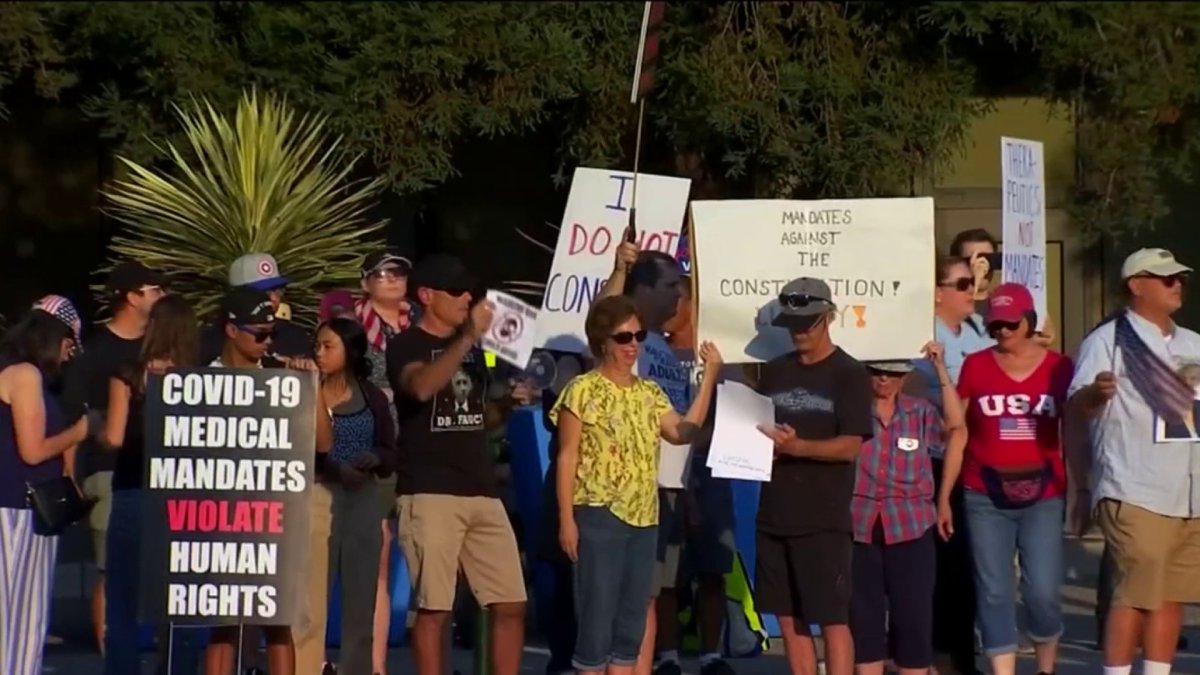 East Bay Residents Protest COVID19 Vaccine Mandates in Walnut Creek