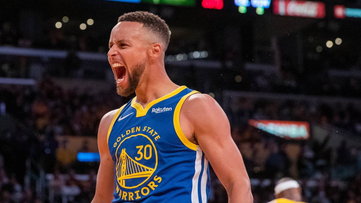 Stephen Curry Makes History, Breaks NBA's All-Time 3-Point Record