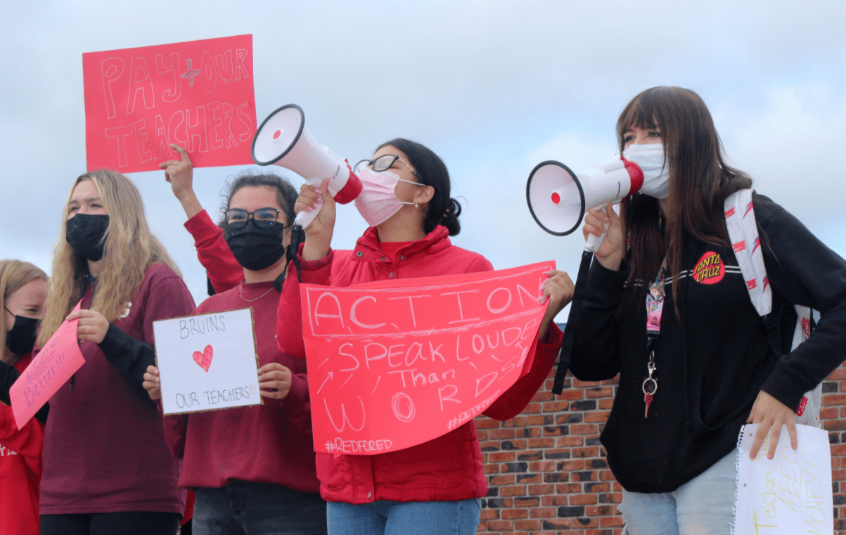 San Jose student workers protest mall parking fees - San José Spotlight