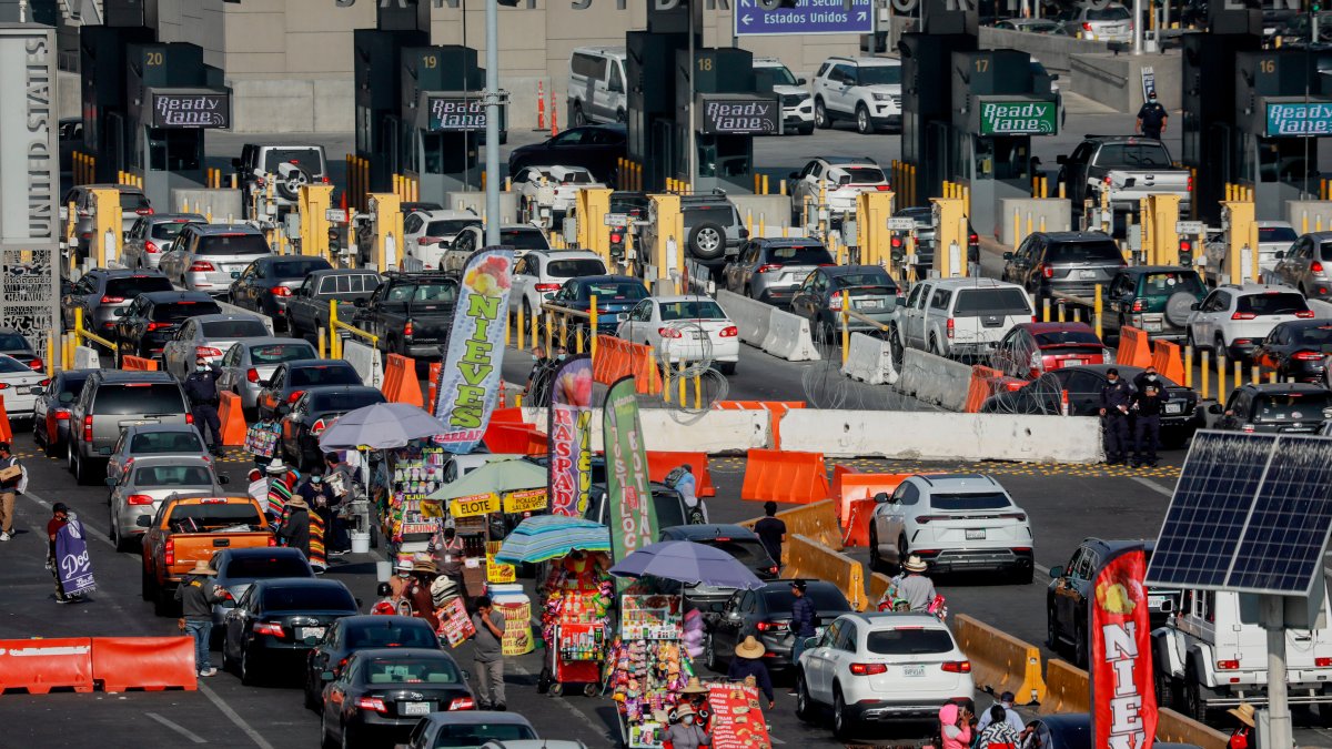 Crashes, Screams, Punches at Ports of Entry in Tijuana After Border Reopening - Vimarsana News