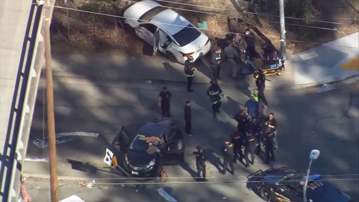 2 Deputies Hurt During Pursuit of Stolen Vehicle Ending in Oakland ...