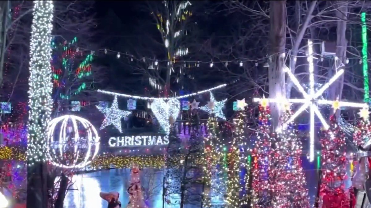 NY Home Sets World Record for Most Christmas Lights on a Residential Property - Vimarsana News