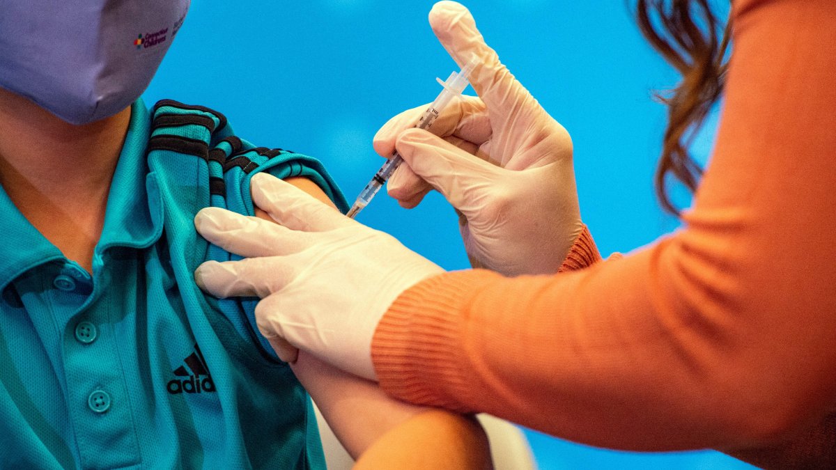 Pfizer and BioNTech Launch Clinical Trial of Covid Vaccine Targeting Omicron - Vimarsana News