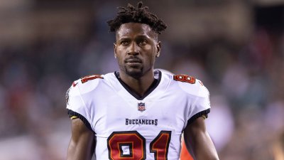 Antonio Brown 'No Longer a Buc' After Stripping and Quitting