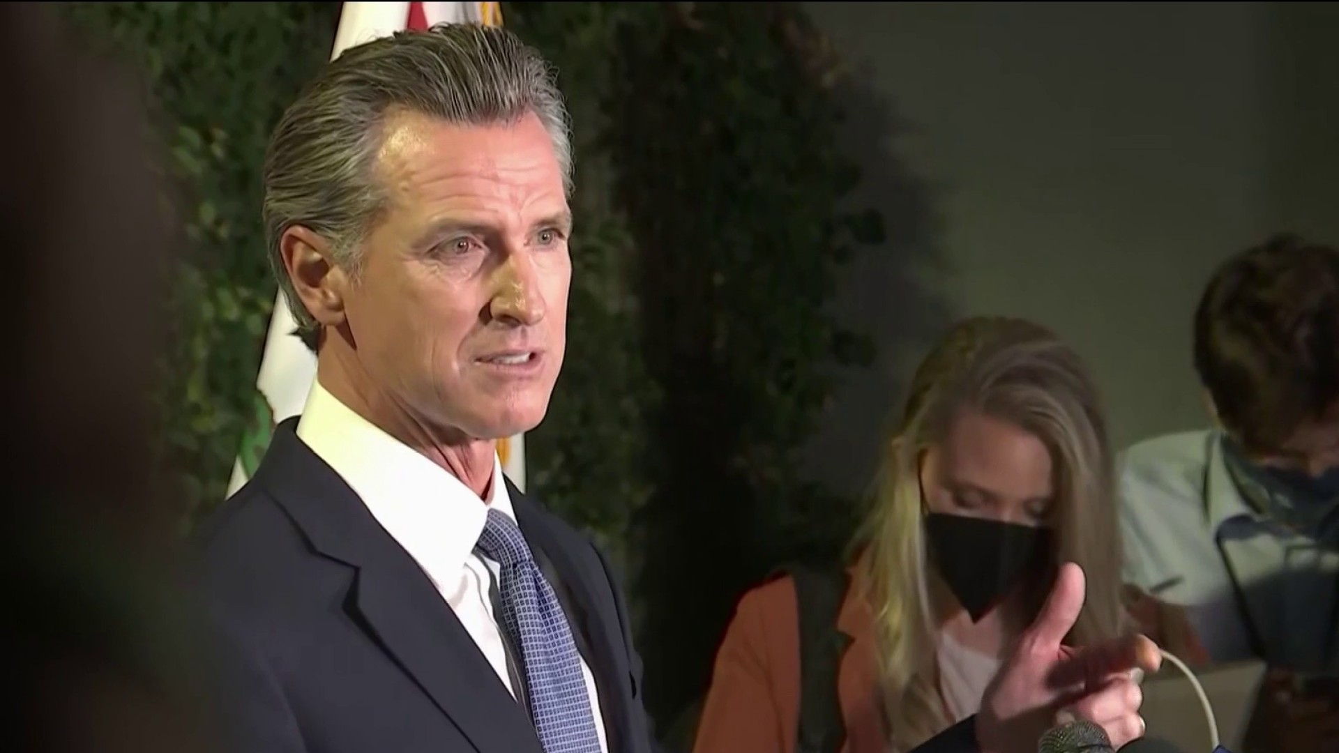 Maskless Gov. Newsom, Mayor Breed spotted at 49ers-Rams game