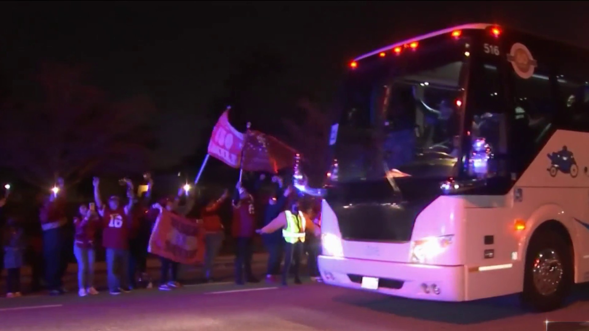 49ers Fans Arrive in LA Ahead of NFC Title Game Against Rams 