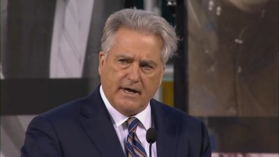 Steve Mariucci appears during a media availability on set at the NFL  Network studios, Wednesday, Sept. 9, 2015, in Culver City, California. (AP  Photo/Danny Moloshok Stock Photo - Alamy