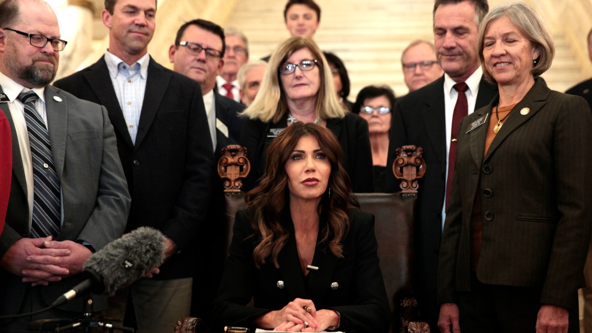 South Dakota Gov. Kristi Noem 1st to Sign Transgender Athlete Ban This Year - Vimarsana News