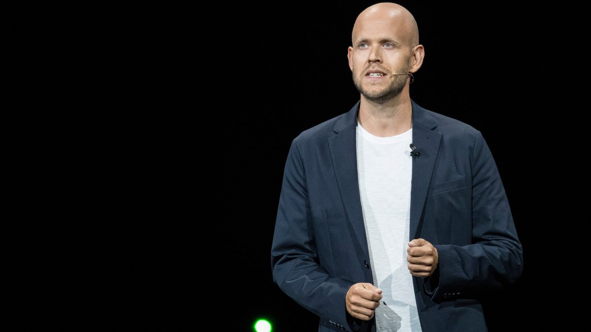 Spotify CEO Apologizes but Backs Rogan After racial Slur Episodes Removed – NBC Bay Area - Vimarsana News