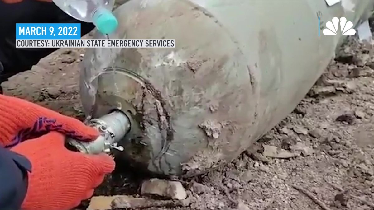 Video Shows Technicians Defusing a Bomb in Ukraine – NBC Bay Area