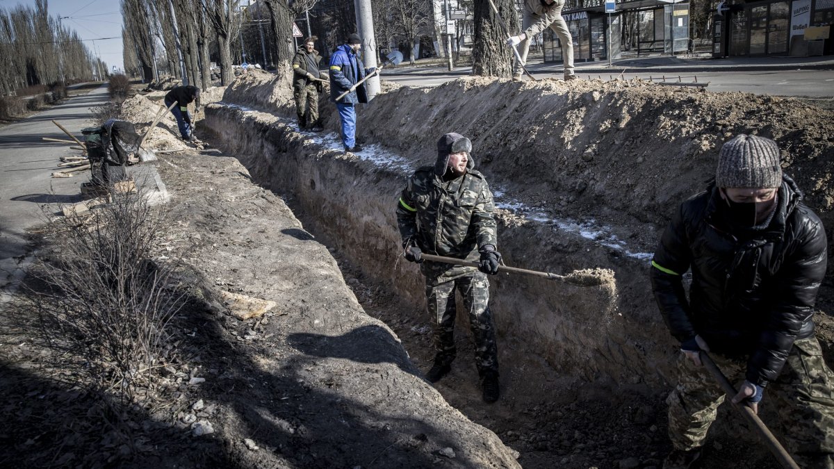 Russian Strikes Hit Western Ukraine as Offensive Widens – NBC Bay Area - Vimarsana News