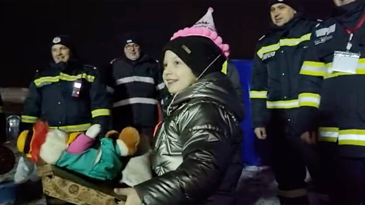 Refugee Camp Throws a Surprise Birthday Party For a 7-Year-Old From Ukraine - Vimarsana News