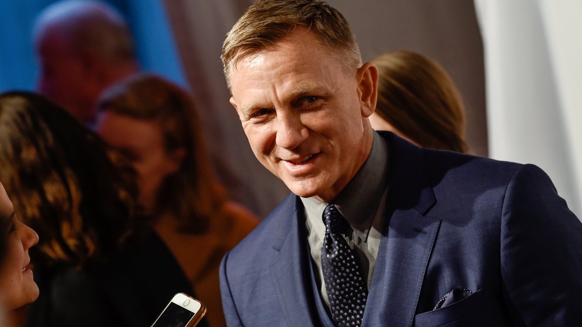 Daniel Craig Contracts COVID-19, Canceling Broadway 'Macbeth' Performance – NBC Bay Area - Vimarsana News