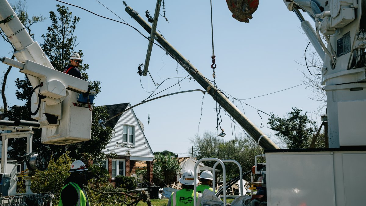 Storms Batter Aging US Power Grid as Climate Disasters Spread – NBC Bay Area - Vimarsana News