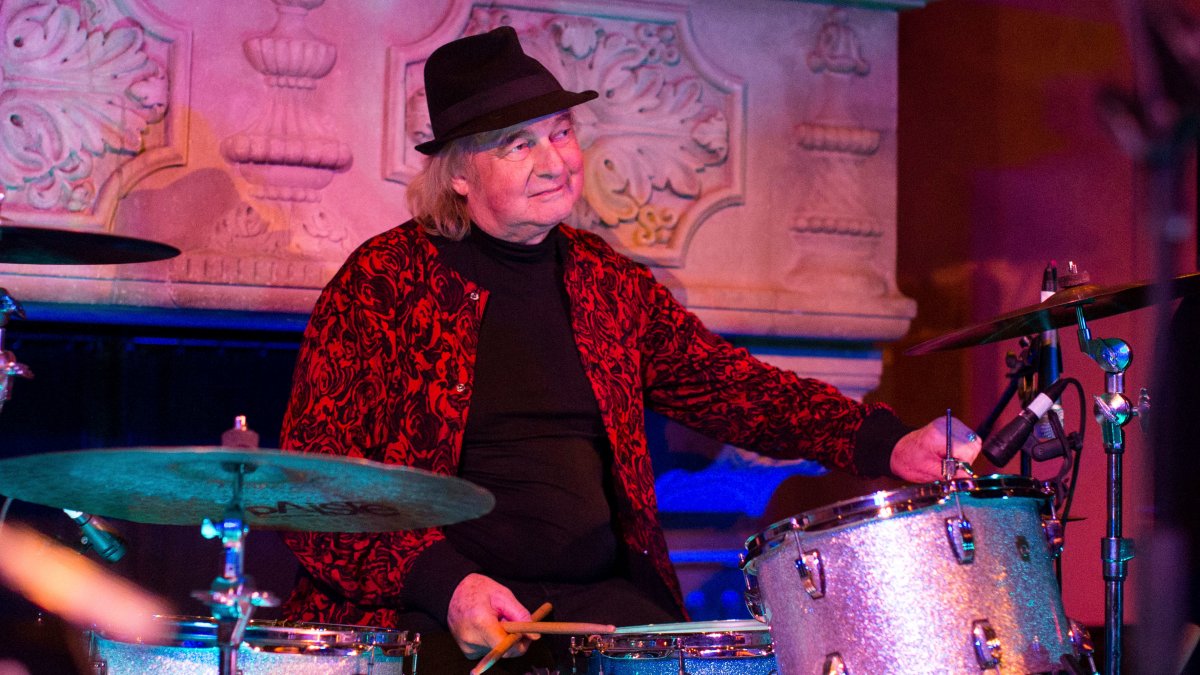 Alan White, Longtime Yes Drummer, Dead at 72 - Vimarsana News
