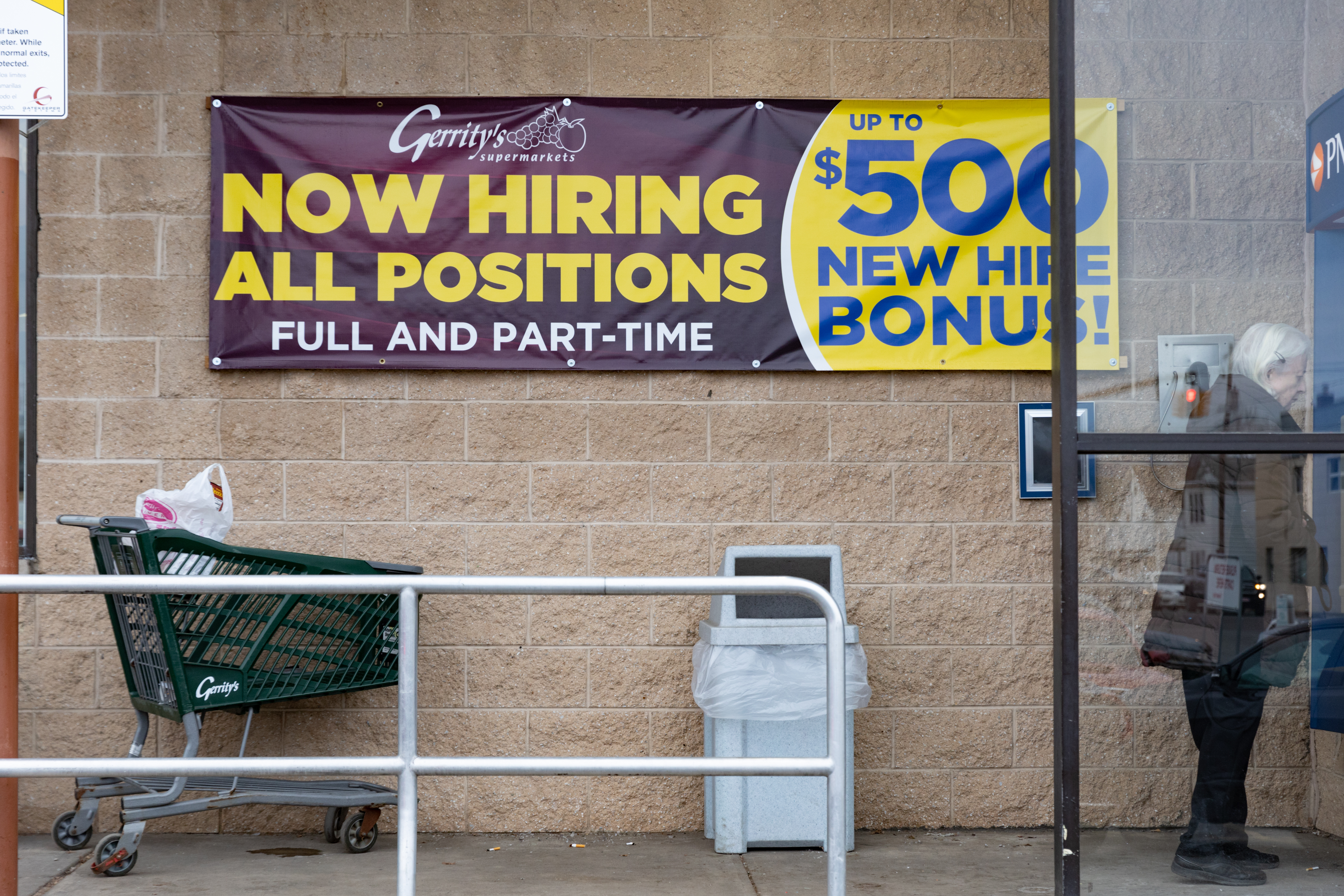 US Hiring Likely Kept Up Strong Streak in April Despite Inflation - Vimarsana News