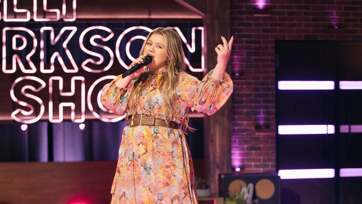 Kelly Clarkson Will Release an Album of 'Kellyoke' Covers — Here Are the Songs – NBC Bay Area - Vimarsana News