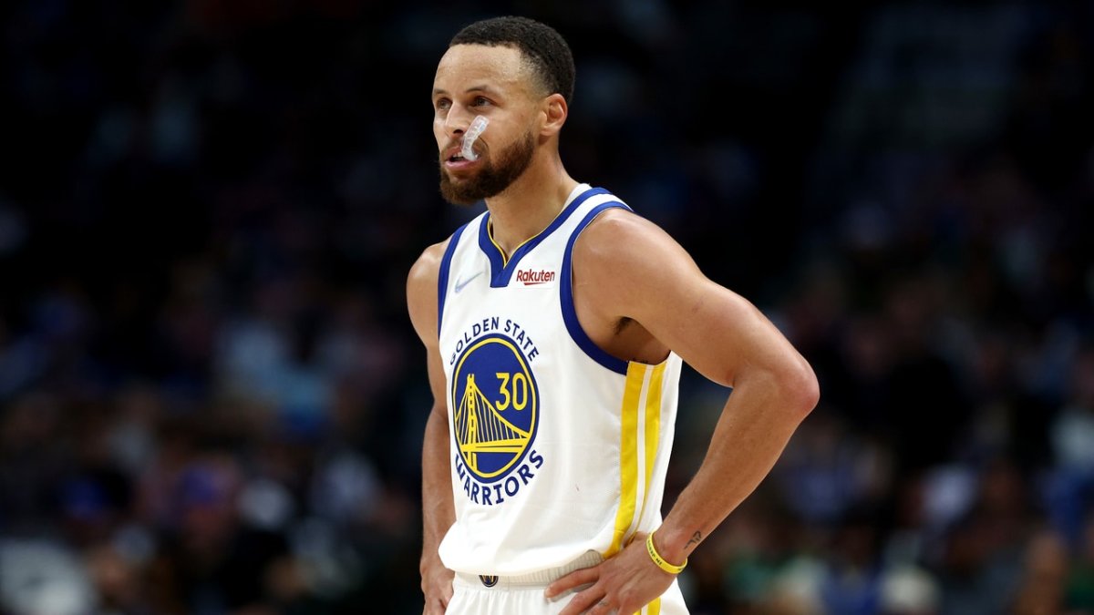 Steph Curry Irked Tripping Over Court-Side Vendor During Game 3 Vs ...