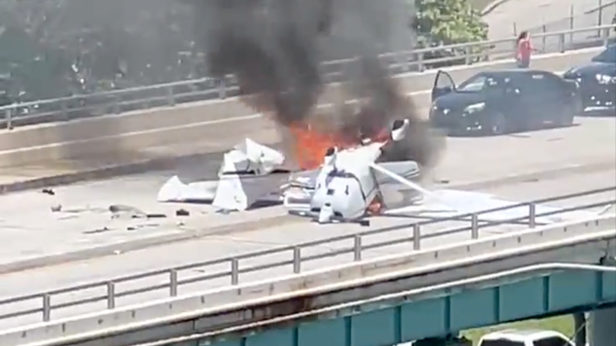 1 Dead, 5 Hurt After Small Plane Crashes on Miami Bridge, Hits SUV and Catches Fire - Vimarsana News