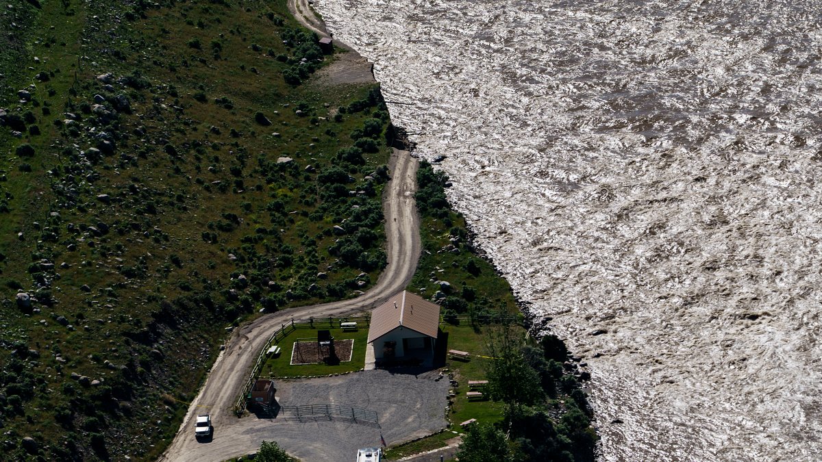 Yellowstone Flood Causes Gateway Towns to Become Dead Ends – NBC Bay Area - Vimarsana News