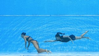 TOPSHOT – A member of Team USA (R) swims to recover USA’s Anita Alvarez (L), from the bottom of the pool during an incident in the women’s solo free artistic swimming finals, during the Budapest 2022 World Aquatics Championships at the Alfred Hajos Swimming Complex in Budapest on June 22, 2022. (Photo by Oli SCARFF / AFP) (Photo by OLI SCARFF/AFP via Getty Images)