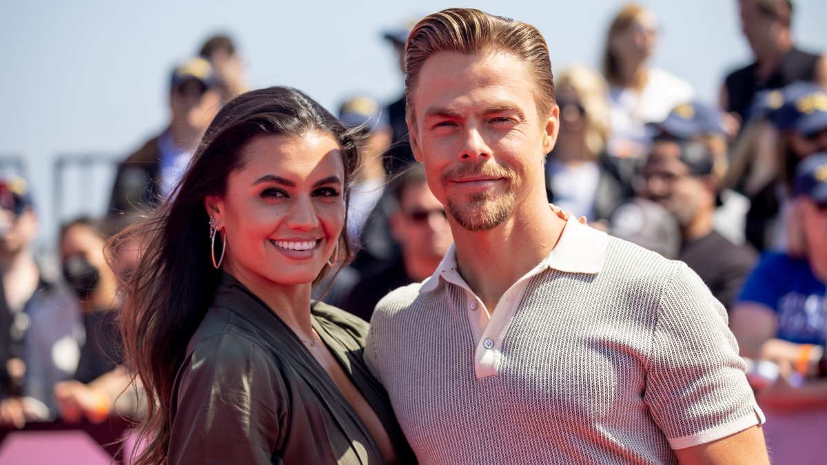 'Dancing With the Stars' Derek Hough Engaged to Hayley Erbert – NBC Bay Area - Vimarsana News