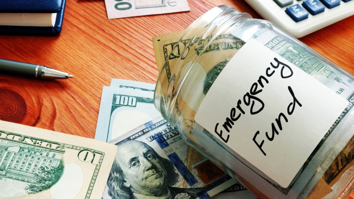 Here's How Much Cash You Need to Ride Out a Recession at Different Life Stages, According to Financial Advisors - Vimarsana News