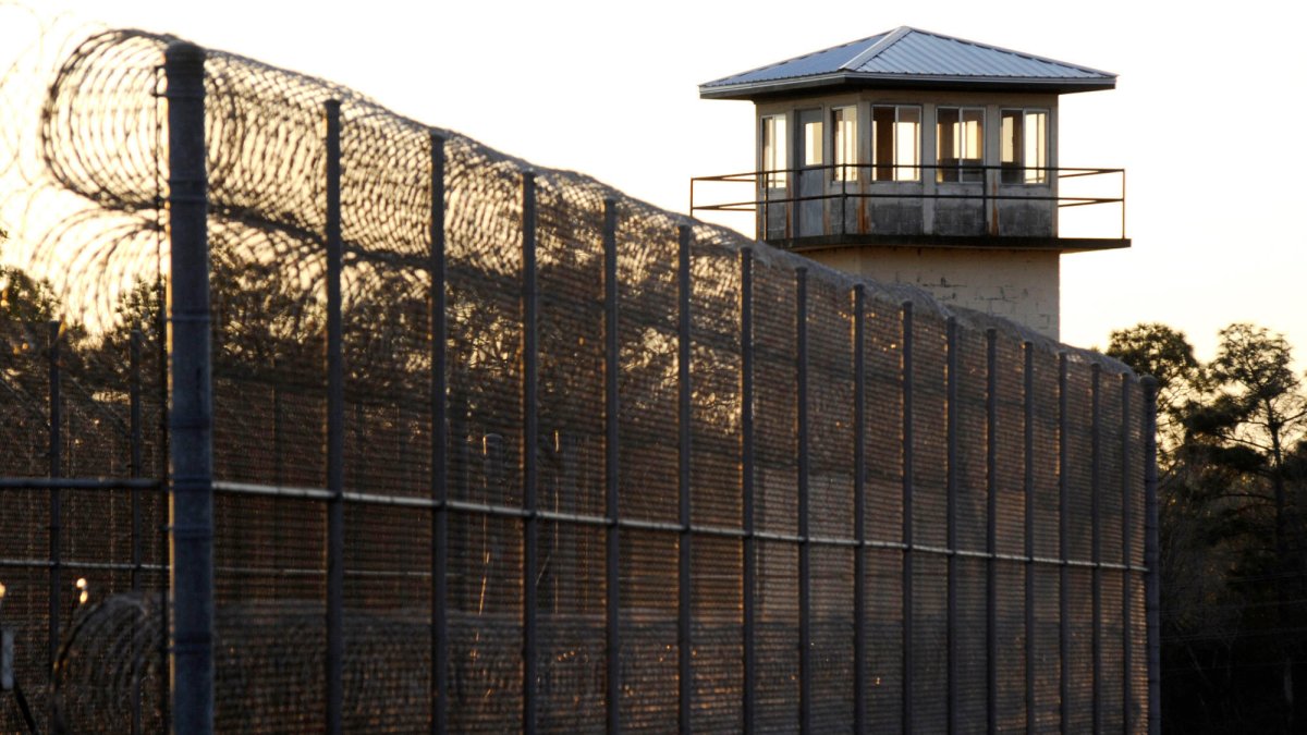 Inmate Charged With Murder of Jail Official Who Helped Him Escape - Vimarsana News