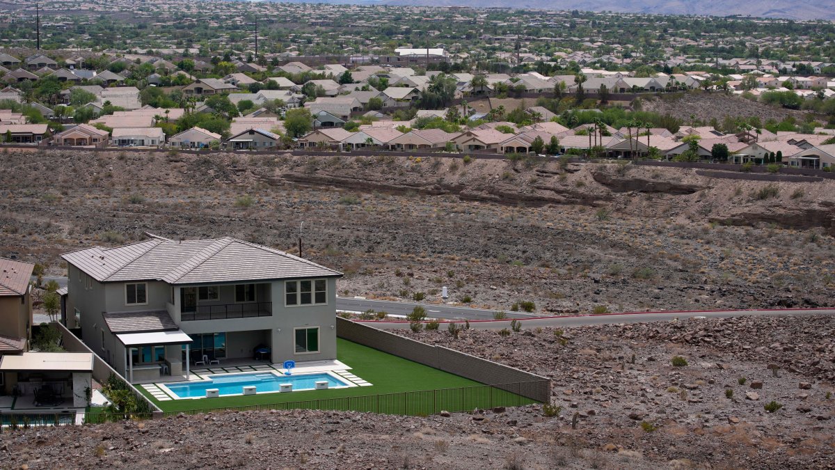 Drought Drives Las Vegas to Limit Size of Home Swimming Pools – NBC Bay Area - Vimarsana News