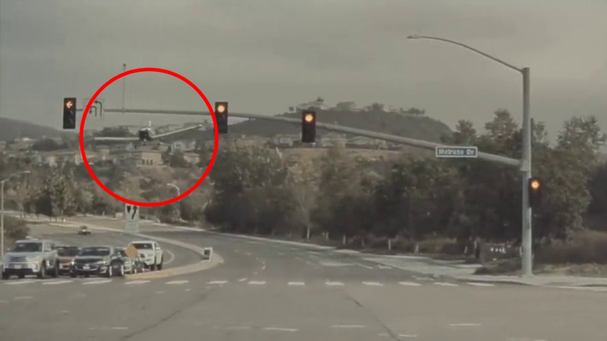 WATCH: Dashcam Catches Plane Making Emergency Landing at Busy San Marcos Intersection – NBC Bay Area - Vimarsana News