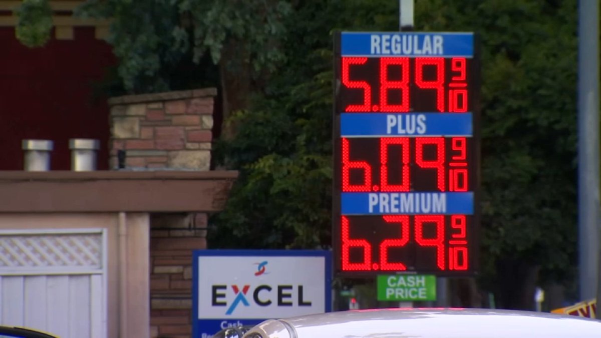 湾区汽油价格激增，现在接近每加仑6美元