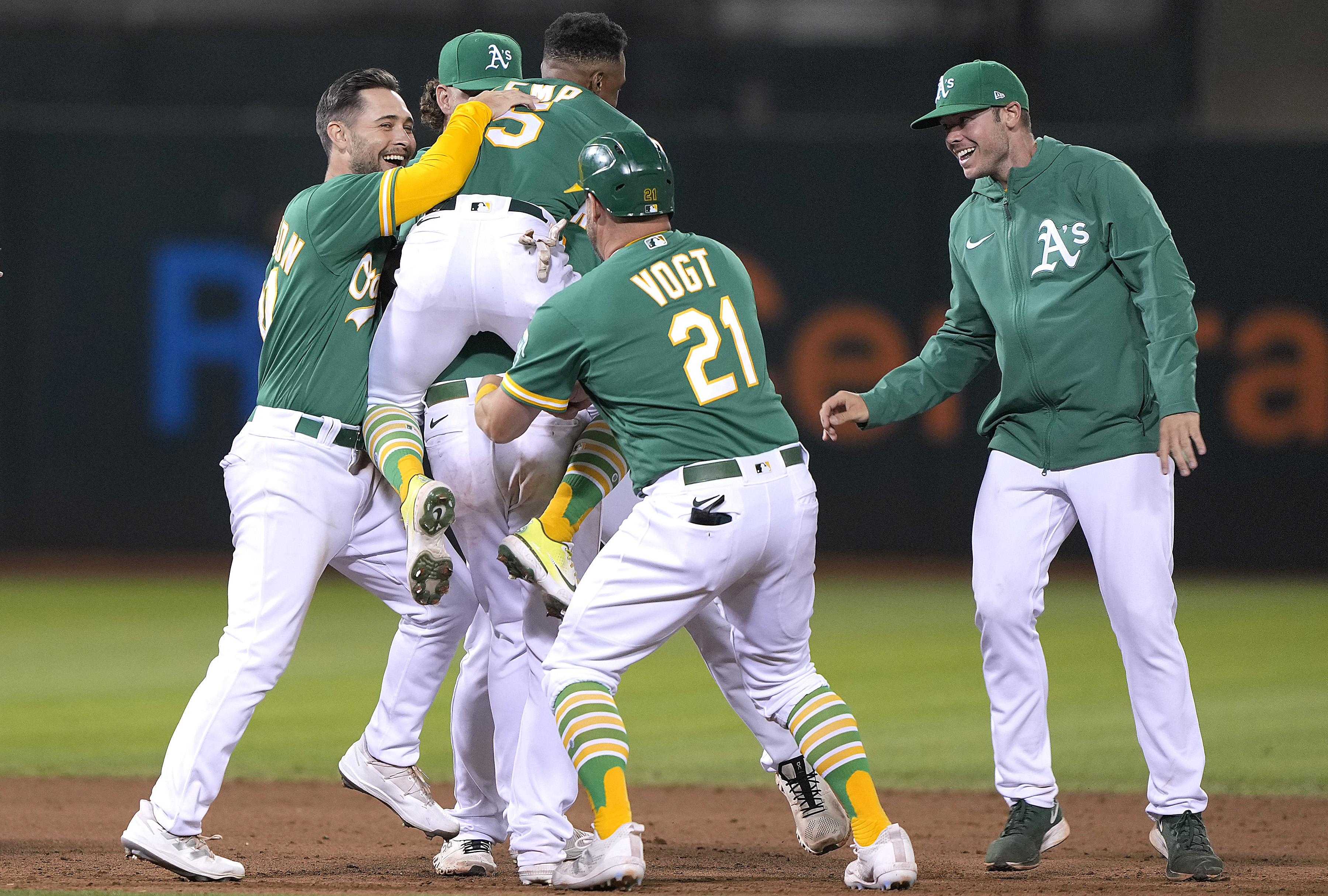 A's Hold Yankees to 1 Hit, Win 3-2 in 11 on LeMahieu Error – NBC