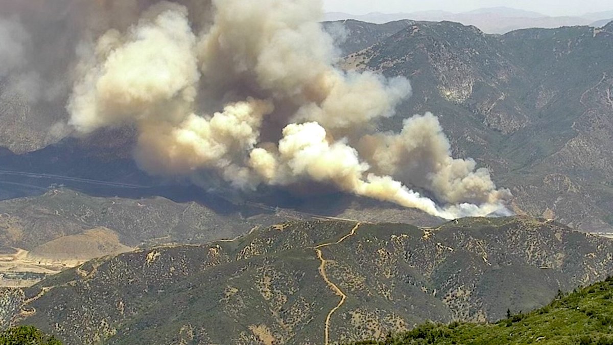 Brush Fire Closes Lanes on 15 Freeway in Cajon Pass – NBC Bay Area - Vimarsana News