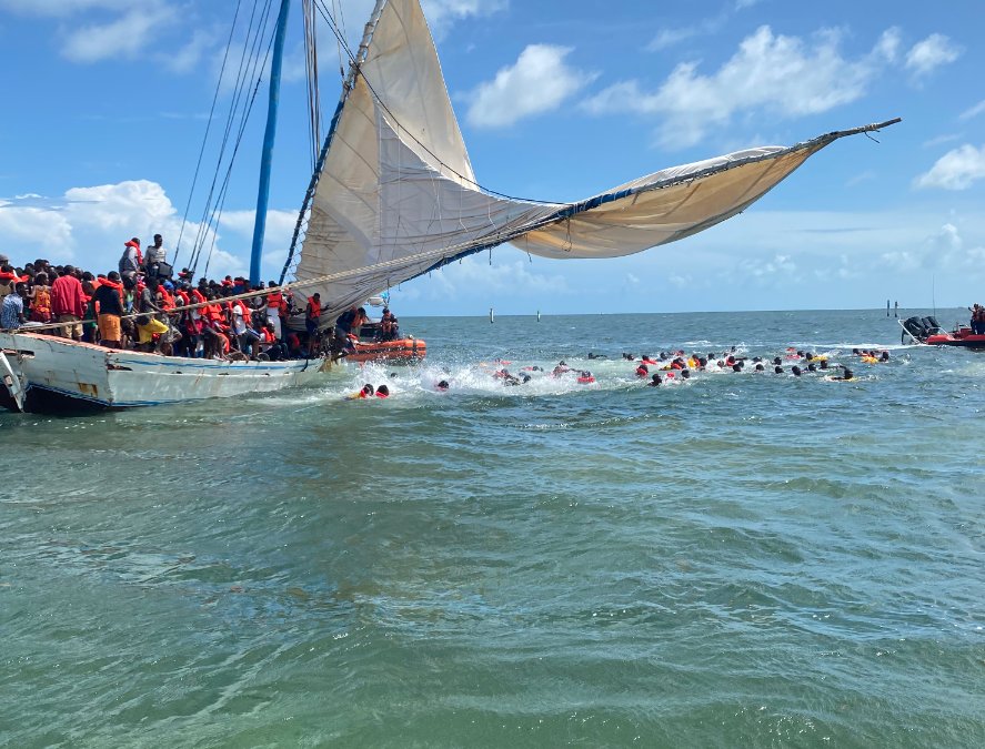 More Than 300 Haitian Migrants Land in the Florida Keys - Vimarsana News