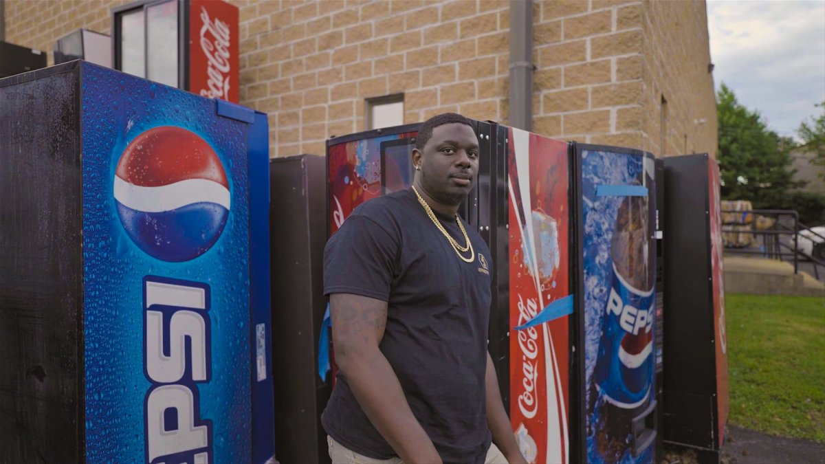 How This 31-Year-Old Turned His Side Hustle Into a $300,000 Vending Machine Business: 'I Only Work 4 Hours a Week' – NBC Bay Area - Vimarsana News