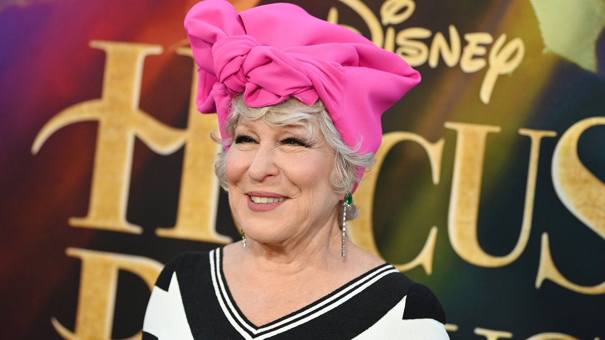 Bette Midler Officially Sets the Record Straight on That Hocus Pocus Quote Debate - Vimarsana News