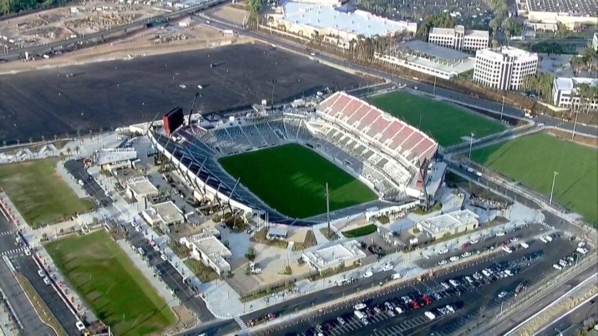 Heat Wave Forces Rescues During Opening Game at Snapdragon Stadium - Vimarsana News