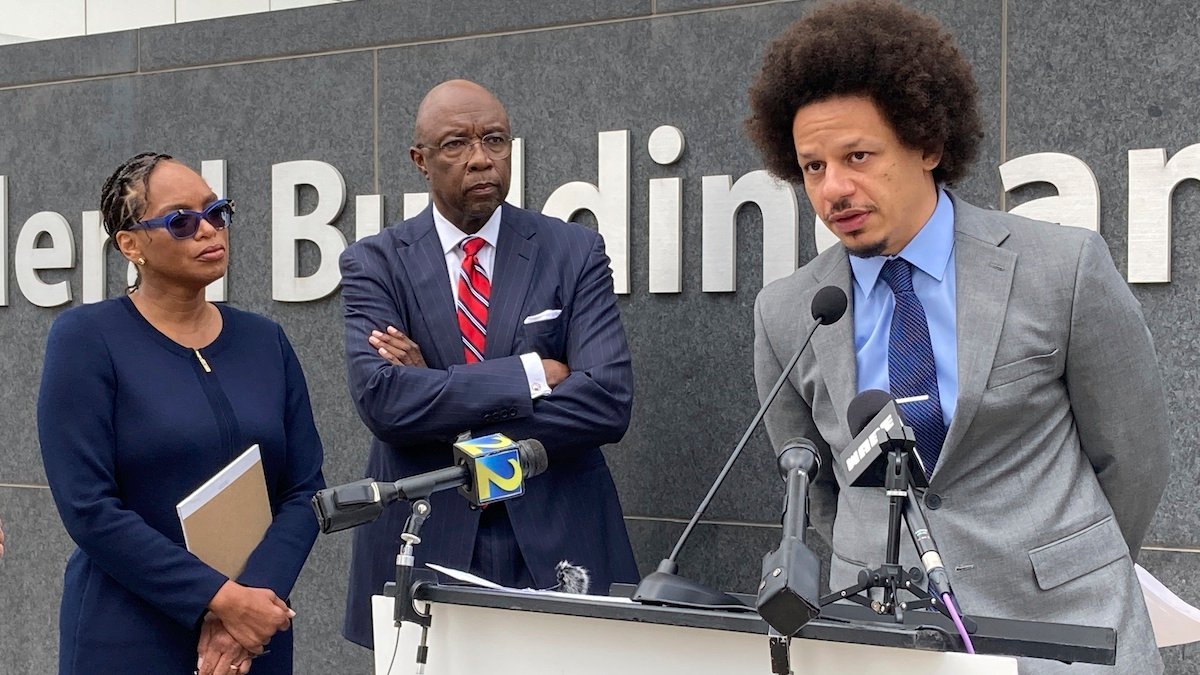Eric André, Clayton English Sue Clayton Police Over Drug Search at Atlanta Airport – NBC Bay Area - Vimarsana News