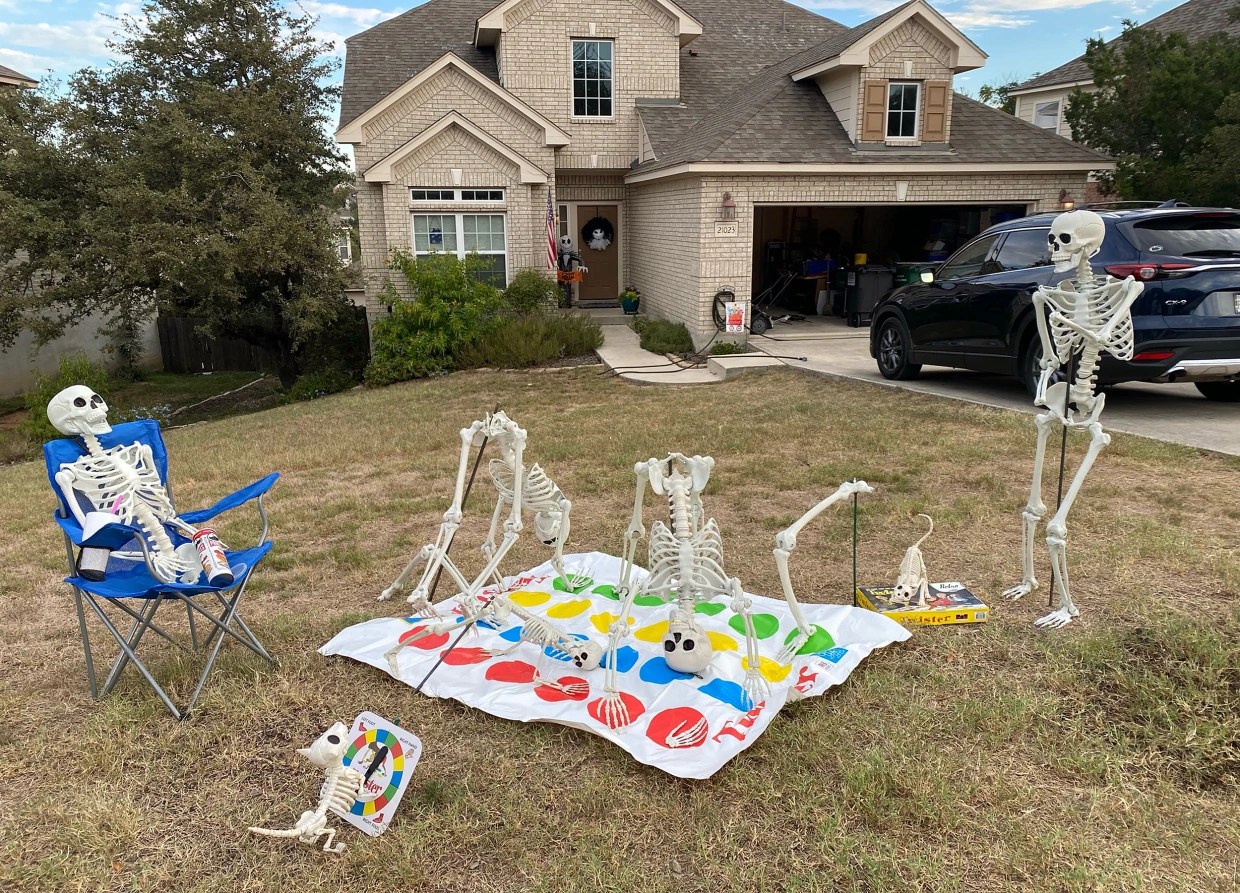 Texas Family Changes Halloween Skeleton Display Daily in October – NBC Bay Area - Vimarsana News