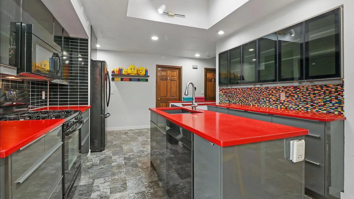 LEGO-Themed House in Kenosha Finds Buyer: See the Home's Colorful Interior – NBC Bay Area - Vimarsana News