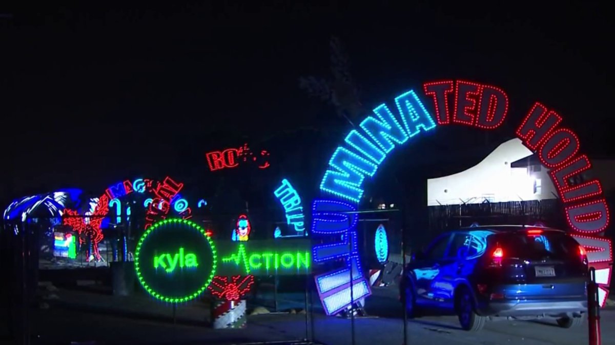 Blinky’s Holiday Drive Through Returns for Another Year in San Jose