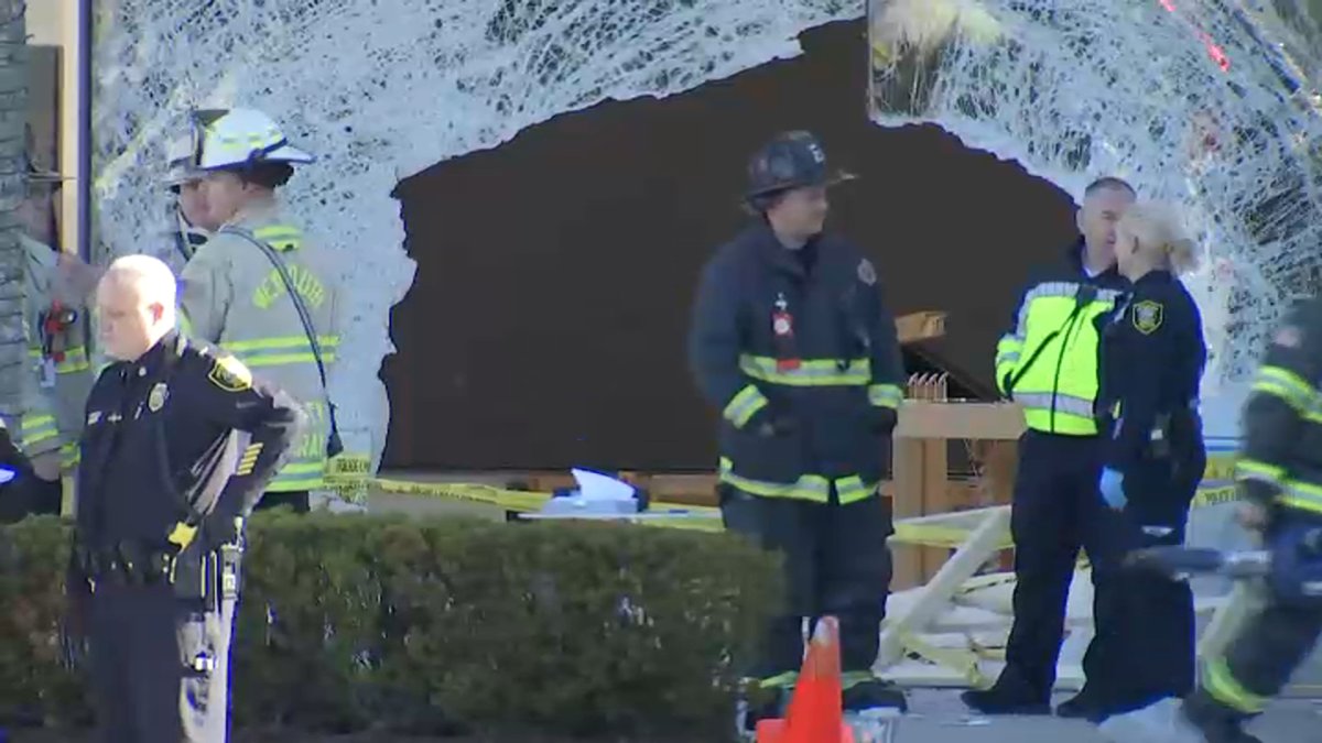 Hingham MA Apple Store Crash: 1 Dead, 17 Hurt – NBC Bay Area - Vimarsana News