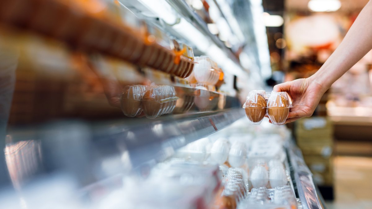 Soaring Egg Prices Spark Social Media Jokes: 'We Painting Potatoes for Easter!' – NBC Bay Area - Vimarsana News