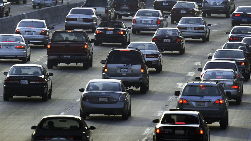 LOS ANGELES – JUNE 14:  Evening traffic fills the 101 freeway near Hollywood, on June 14, 2004 in Los Angeles, California. New California auto emissions regulations proposed today would require auto makers to reduce emissions of greenhouse gases by 30% in the next decade. If adopted, the regulations would be the nation’s first limits on auto emissions of gases tied to global warming.  (Photo by David McNew/Getty Images)