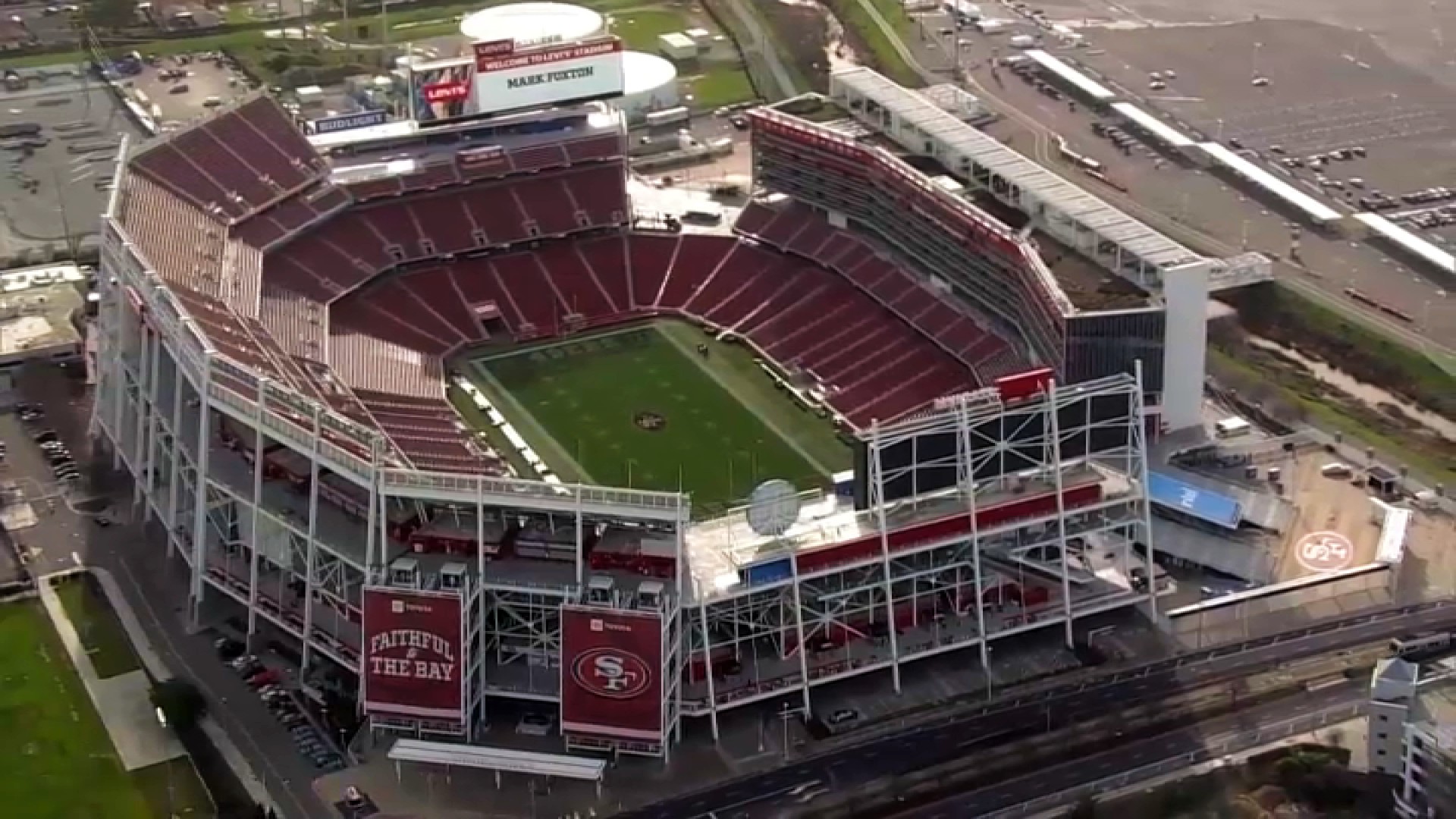 49ers Fans Prepare For Rainy Playoff Game Against Seahawks At Levi S   LevisStadium 